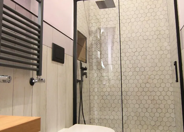 Helle Hus - 4 Min To Metro, Modern & Quiet, Direct To Colosseum Affittacamere Roma