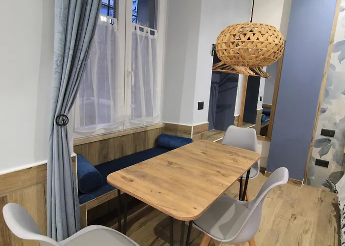 Casa de hóspedes Helle Hus - 4 Min To Metro, Modern & Quiet, Direct To Colosseum Roma
