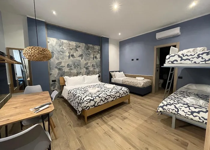 Casa de hóspedes Helle Hus - 4 Min To Metro, Modern & Quiet, Direct To Colosseum Roma