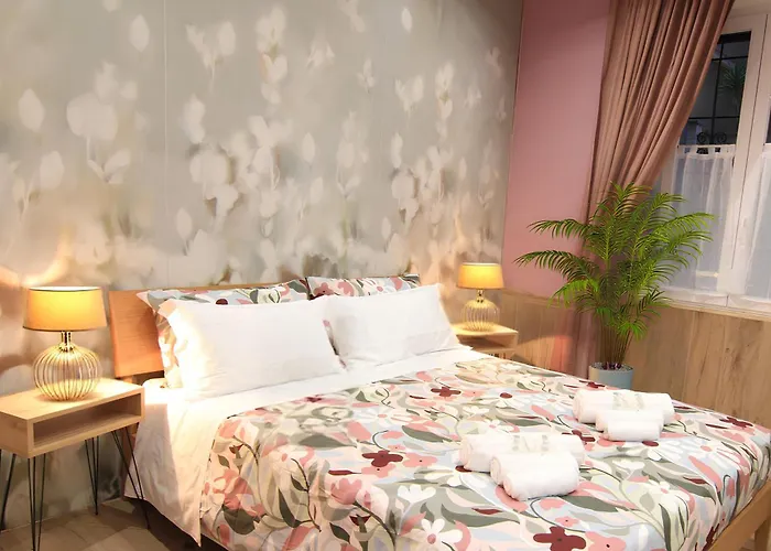 Helle Hus - 4 Min To Metro, Modern & Quiet, Direct To Colosseum 4* Roma