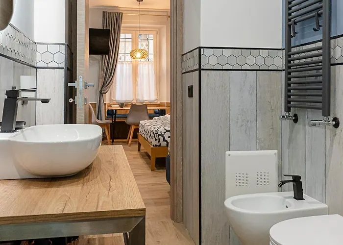 Helle Hus - 4 Min To Metro, Modern & Quiet, Direct To Colosseum 4* Roma