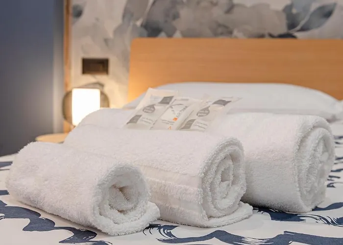 Helle Hus - 4 Min To Metro, Modern & Quiet, Direct To Colosseum 4* Roma