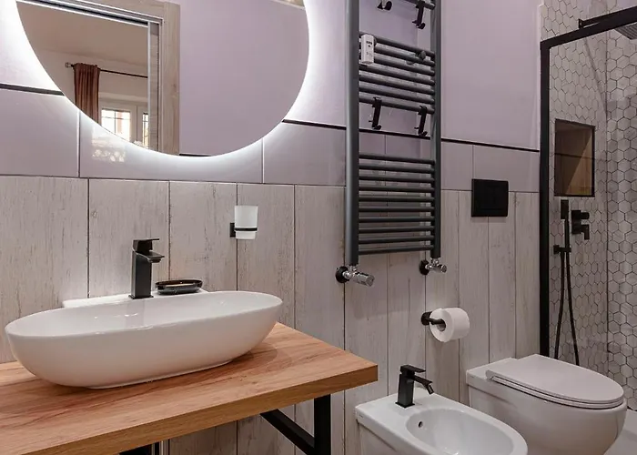 Helle Hus - 4 Min To Metro, Modern & Quiet, Direct To Colosseum Roma