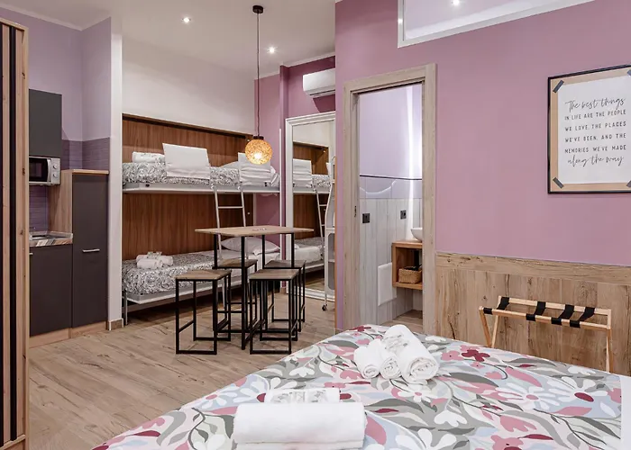 Casa de hóspedes Helle Hus - 4 Min To Metro, Modern & Quiet, Direct To Colosseum Roma