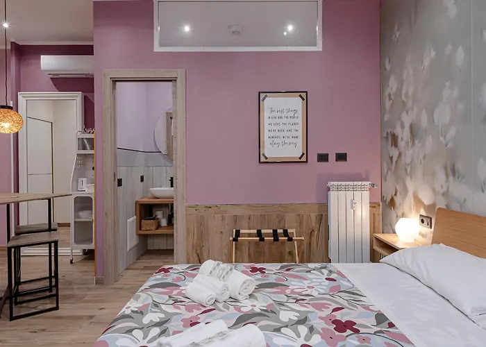 Гостевой дом Helle Hus - 4 Min To Metro, Modern & Quiet, Direct To Colosseum Рим